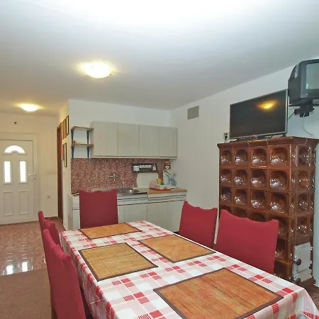 Stojan 320 דירה Ližnjan